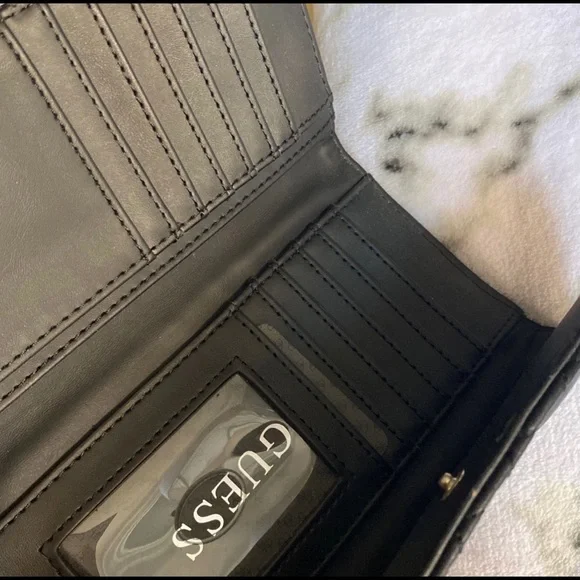 Guess wallet - Picture 2 of 3